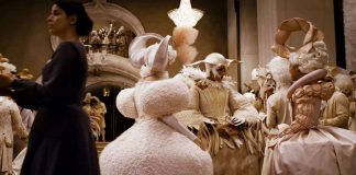 Eiko Ishioka, designer avangardist cu o amprentă unică în arta costumului de scenă