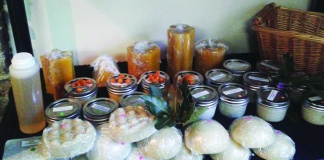 Creațiile artizanale și handmade ale unei românce la Marché créatif de la Paroisse