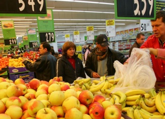 De ce importă România masiv alimente?