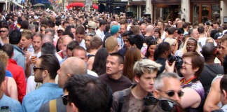 Declinul populației României continuă