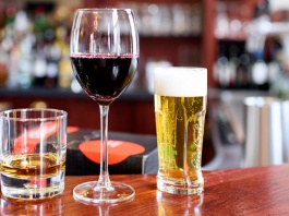 Un studiu științific asupra alcoolului: Care este cantitatea care NU scurtează viața?