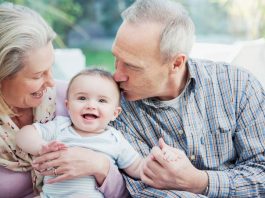 Super viza, o alternativă interesantă a procesului de parenare a părinților sau bunicilor