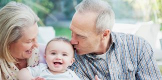 Super viza, o alternativă interesantă a procesului de parenare a părinților sau bunicilor