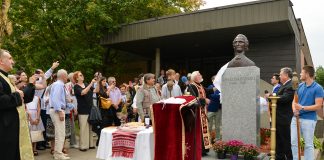 O nouă statuie a poetului Mihai Eminescu a fost dezvelită la Montreal – Galerie foto