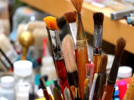 Jeunes artistes!, o expoziție coordonată de artistul român Vladimir Midvichi
