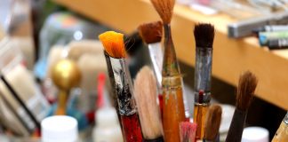 Jeunes artistes!, o expoziție coordonată de artistul român Vladimir Midvichi