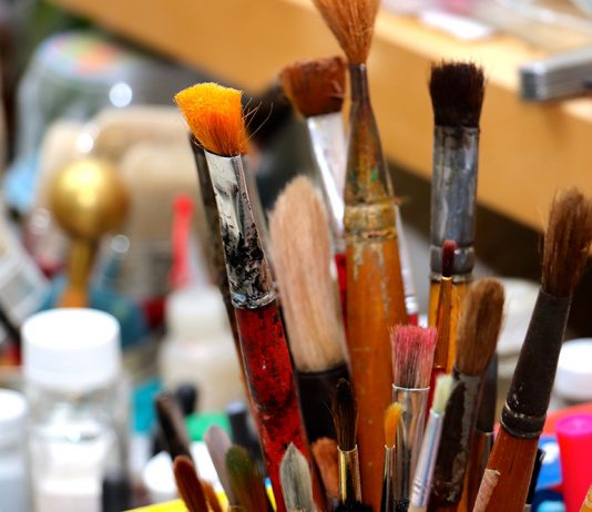 Jeunes artistes!, o expoziție coordonată de artistul român Vladimir Midvichi