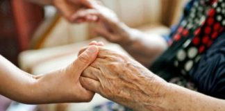 Trei ordine profesionale din Quebec investighează centrele de îngrijiri de lungă durată