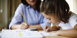 Un nou studiu privind cazurile de COVID-19 la copii