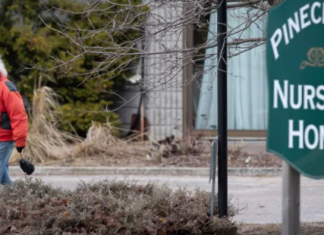 Sondaj | Două treimi dintre canadieni susțin preluarea de către guvern a centrelor de îngrijiri de lungă durată