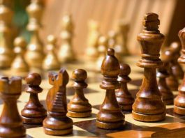 Cele mai bune deschideri în șah pentru începători: Gambitul Regelui