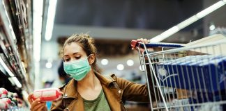 Masca, obligatorie în Quebec în spațiile publice închise începând cu 18 iulie