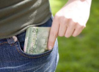 Majoritatea canadienilor sunt favorabili ideii unui venit de bază universal