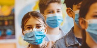 Școlile în Quebec: Masca obligatorie începând din clasa a V-a primară