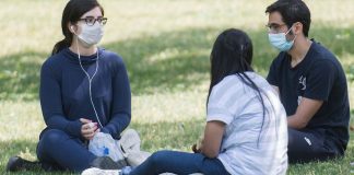 Activități exterioare: Masca obligatorie în Quebec atunci când se întâlnesc două persoane