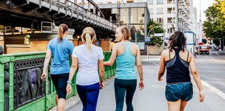 Cinci beneficii surprinzătoare ale mersului pe jos