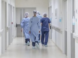 Quebec amână vaccinarea obligatorie a lucrătorilor din domeniul sănătății până la 15 noiembrie