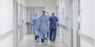 Quebec amână vaccinarea obligatorie a lucrătorilor din domeniul sănătății până la 15 noiembrie