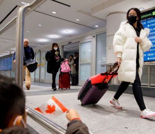 O dovadă de vaccinare pan-canadiană este pusă la dispoziția celor care călătoresc în afara țării