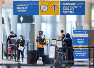 Ottawa renunță la obligativitatea testării pentru Covid a călătorilor vaccinați înainte de sosirea în Canada