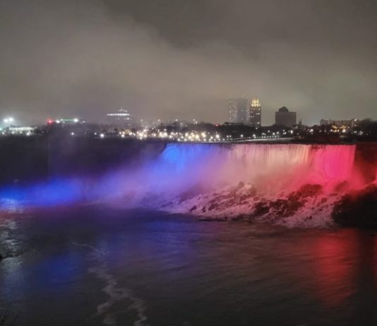 De 1 Decembrie, Cascada Niagara va fi luminată în culorile drapelului românesc