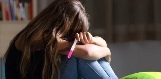 Statele UE27 fără educație sexuală obligatorie au mult mai multe mame minore