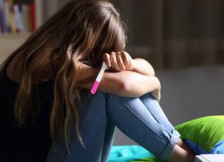 Statele UE27 fără educație sexuală obligatorie au mult mai multe mame minore