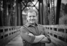 Clubul Arteon: Întâlnire cu scriitorul și cineastul Bogdan Ștefan, autorul volumului „1989: Le communisme raconté à ceux qui ne l’ont pas vécu”