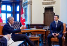 Politică federală: Popularitatea lui Poilievre atinge cel mai scăzut nivel de la preluarea conducerii PCC; Cota de aprobare a lui Carney, în creștere