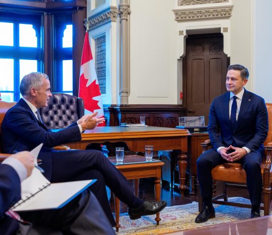 Politică federală: Popularitatea lui Poilievre atinge cel mai scăzut nivel de la preluarea conducerii PCC; Cota de aprobare a lui Carney, în creștere