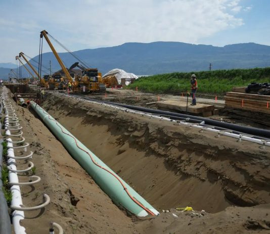 Nou oleoduct către Pacific: între acord politic și opoziție indigenă