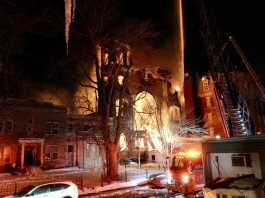 Un incendiu puternic a distrus biserica Sfântul Nicolae din Montreal