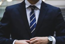 Cum își consolidează liderul megaloman controlul asupra grupului… și cum îl pierde